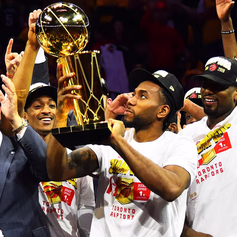 Kawhi Leonard visitará Canadá de nuevo el 17 de Octubre