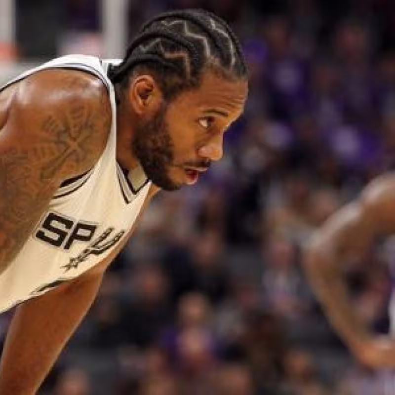 Kawhi Leonard, con la camiseta de los Spurs.