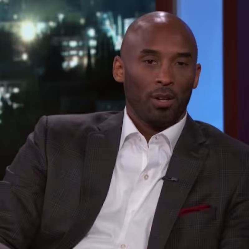 Kobe Bryant se mofa del mal inicio de los Lakers