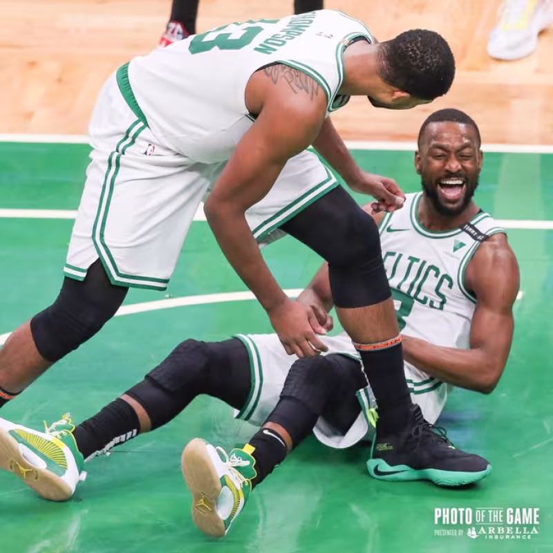 Los Celtics están de vuelta: Triunfo ante los Suns con un gran Kemba Walker