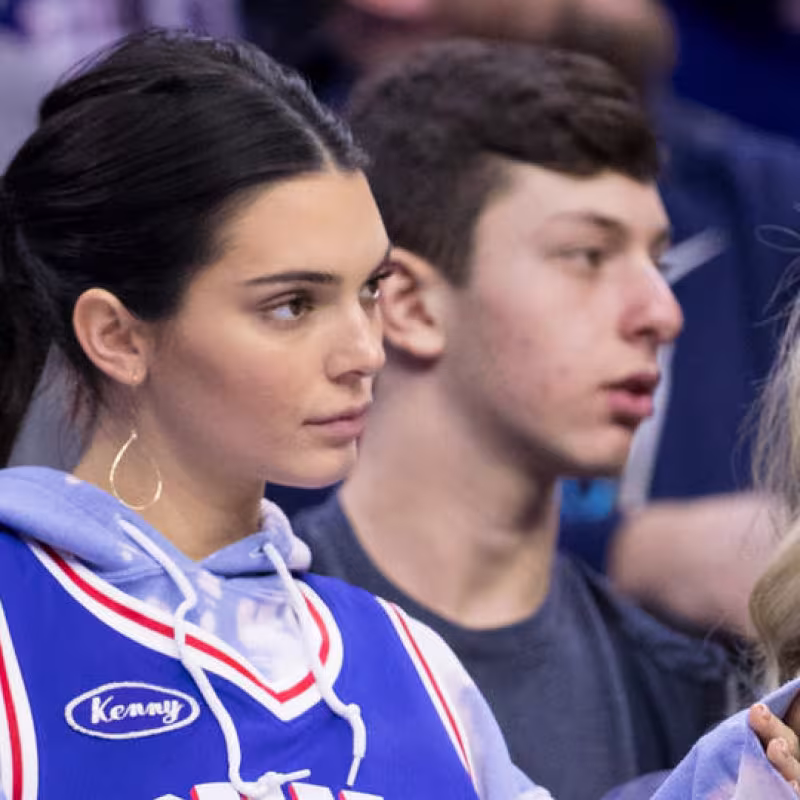 Kendall Jenner, con la camiseta de Philadelphia 76ers.