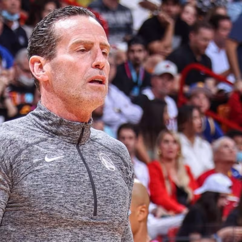Rumores NBA: Los Angeles Lakers entrevistarán al asistente de los Warriors Kenny Atkinson