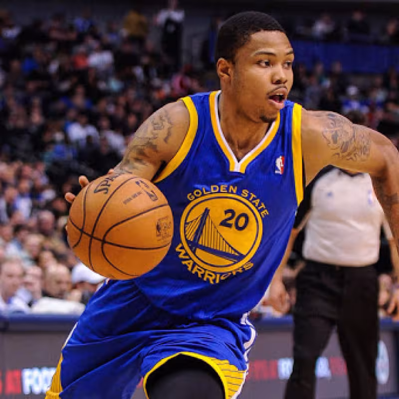 Golden State Warriors: Kent Bazemore se compromete un año con los de la Bahía