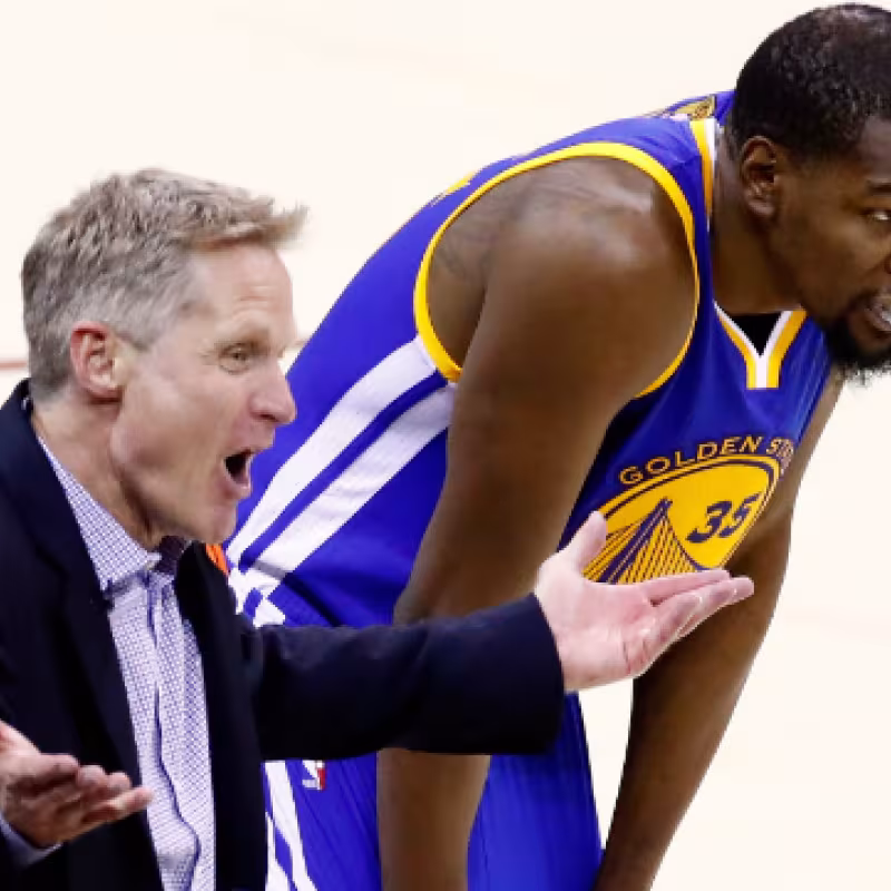 Steve Kerr niega que Kevin Durant esté descontento con el manejo de la lesión por los Warriors