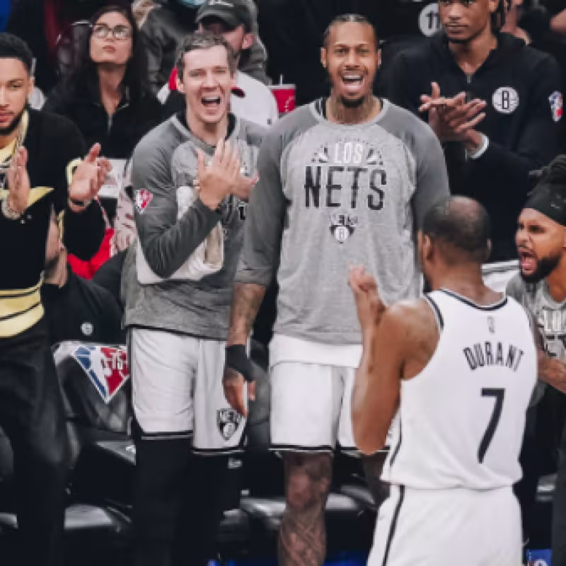 Los Nets fueron una piña en torno a Ben Simmons. 