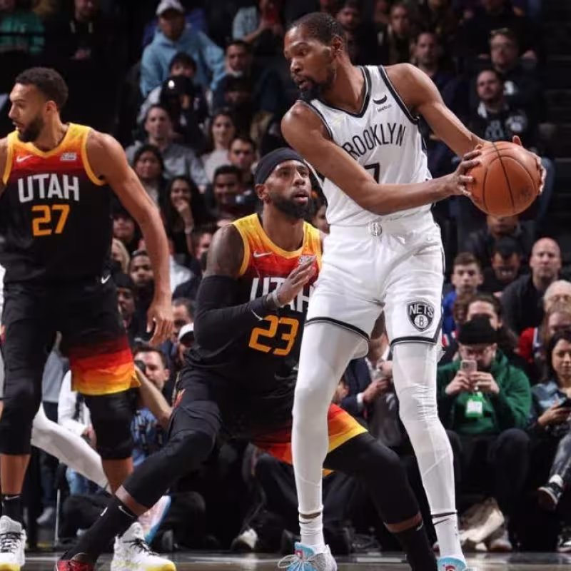 Kevin Durant, junto a Rudy Gobert, en un Jazz-Nets. 