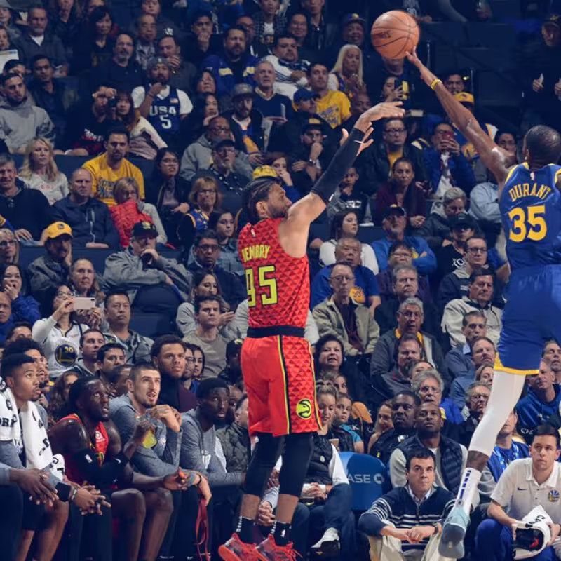 Los Warriors ganan a los Hawks sin Curry (lesionado) y sin Green (sancionado)