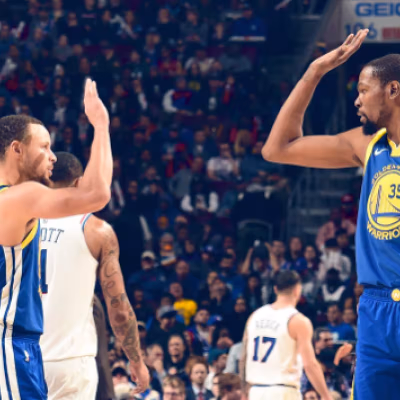 Kevin Durant y Stephen Curry, grandes estrellas de los Warriors.