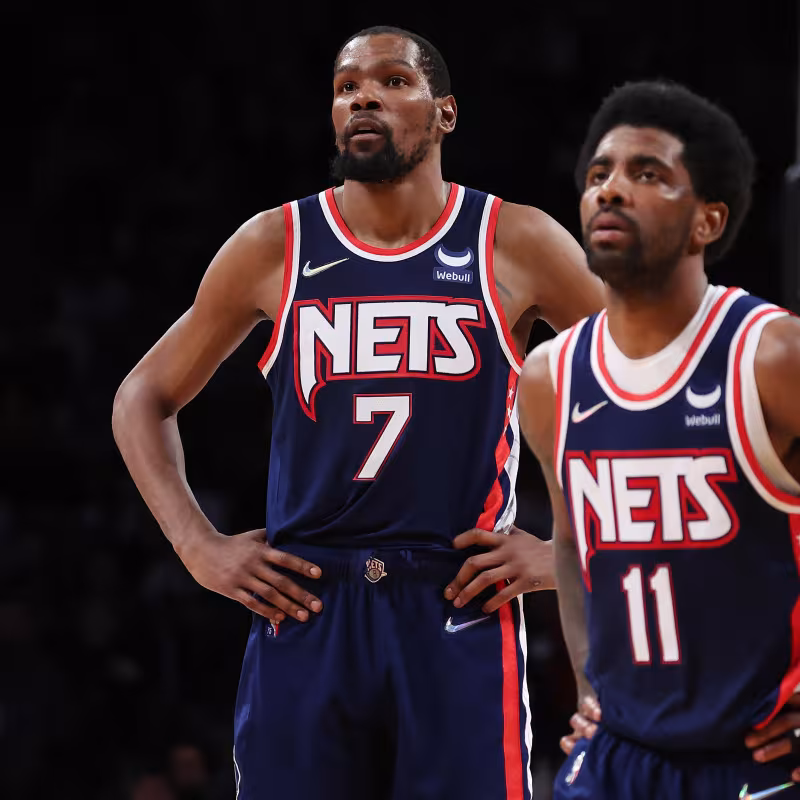 Kevin Durant y Kyrie Irving, jugadores de Brooklyn Nets.