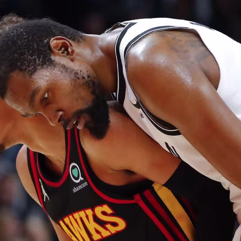 Kevin Durant, junto a Trae Young, en un Hawks-Nets. 