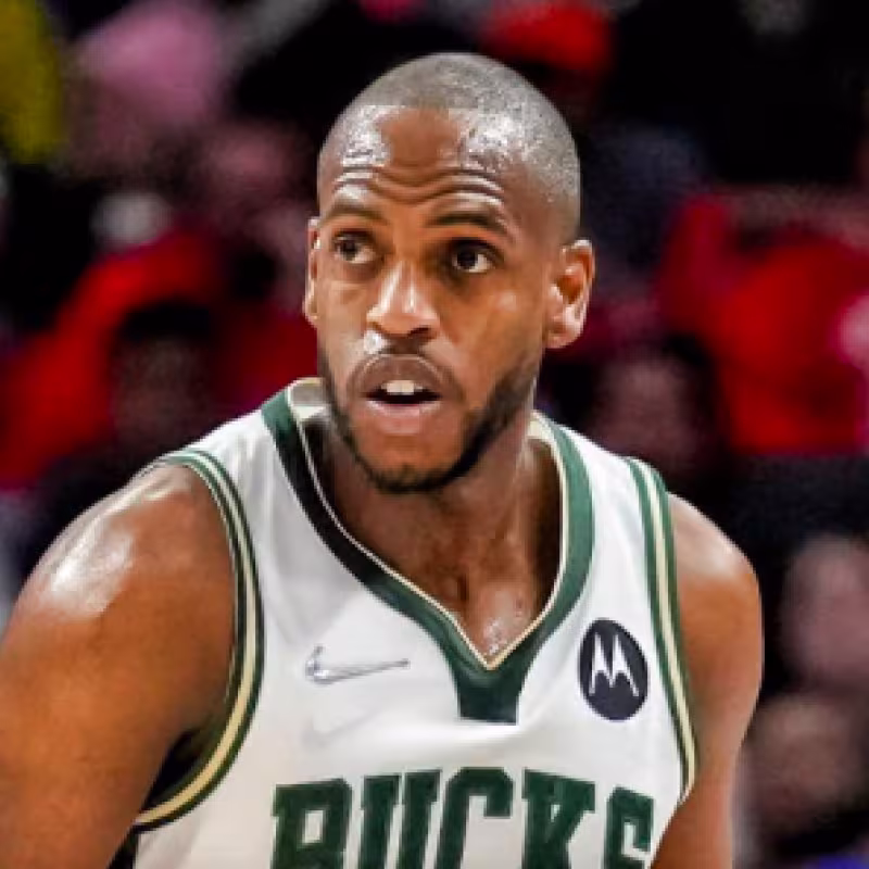 Tiemblan los Bucks: Lesión de Khris Middleton que puede tenerle un tiempo fuera
