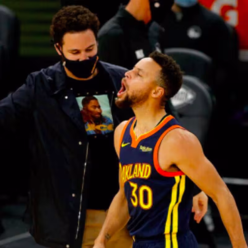 Klay Thompson y Stephen Curry, estrellas de Golden State Warriors. 