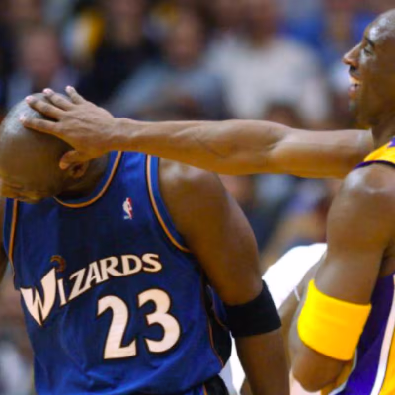 Kobe Bryant vs. Michael Jordan en el último partido que jugaron el uno frente al otro.