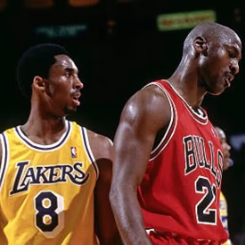 Kobe Bryant y Michael Jordan, ex jugadores y leyendas de la NBA.