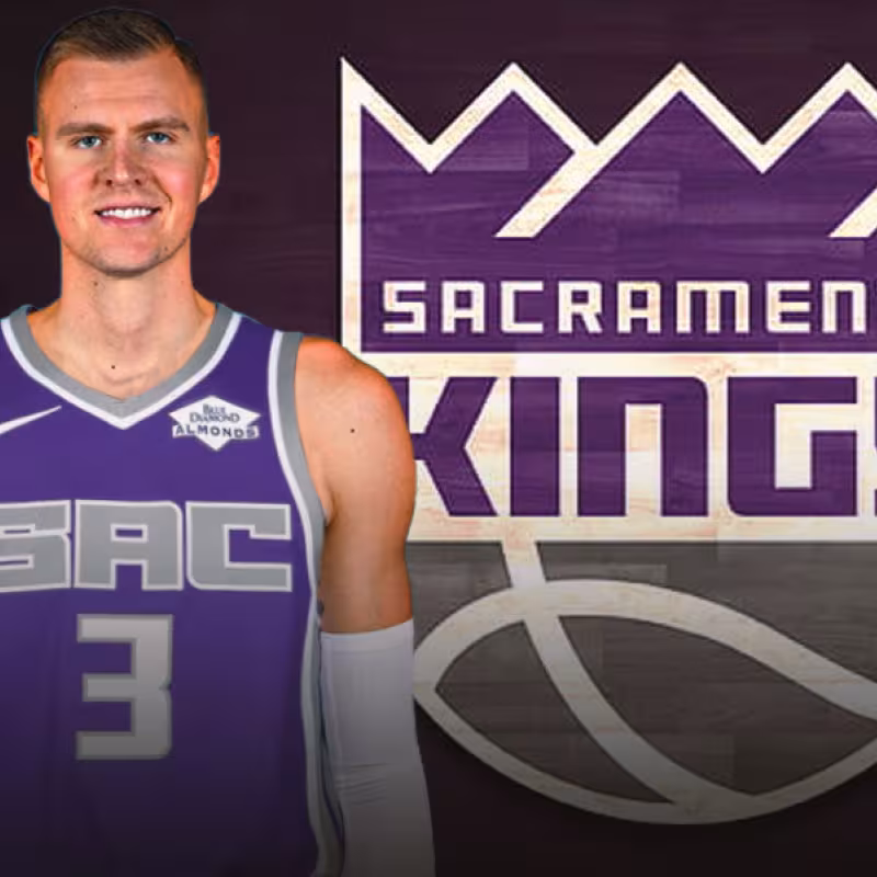 Kristaps Porzingis podría acabar en Sacramento Kings. 