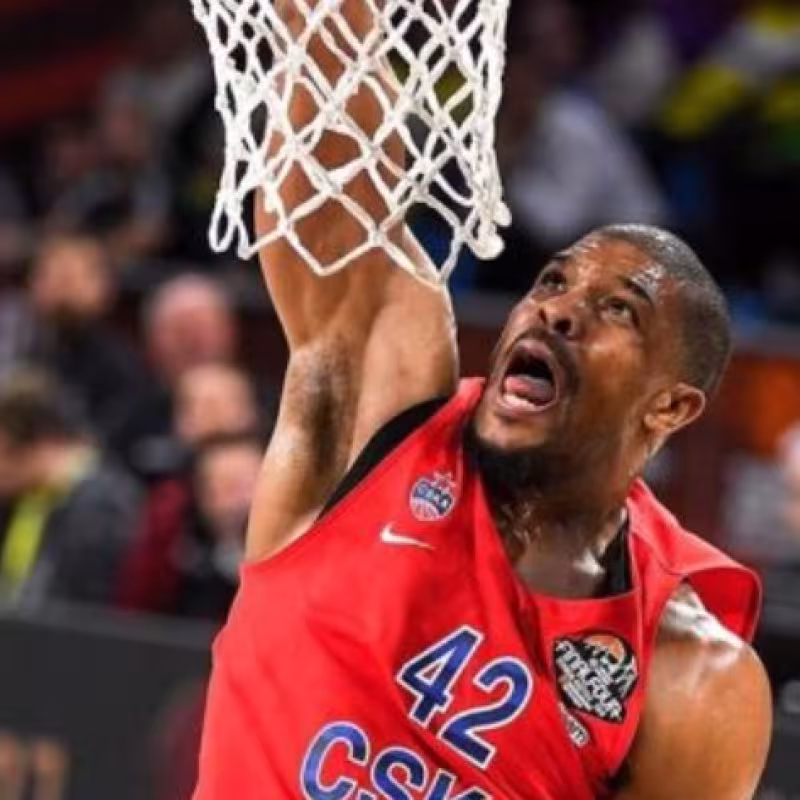 Kyle Hines abandona el CSKA después de siete temporadas y firma por el Olimpia Milano