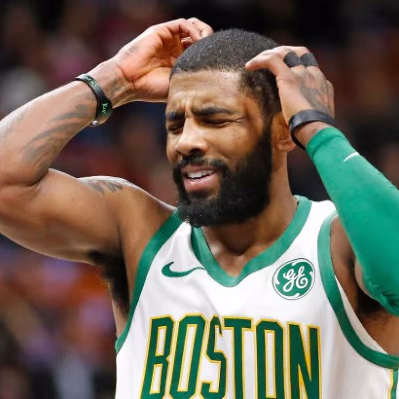 Kyrie Irving, lamentándose en un partido