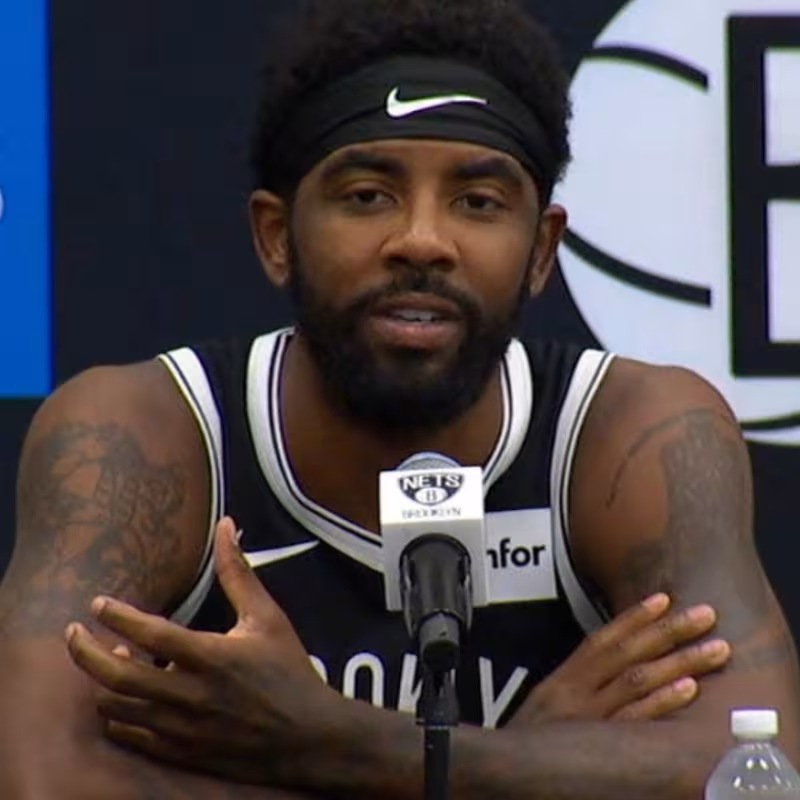 La NBA multa a Kyrie Irving por no hablar con la prensa