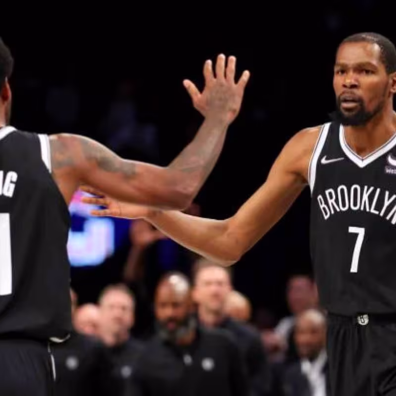 Kyrie Irving y Kevin Durant, estrellas de Brooklyn Nets.