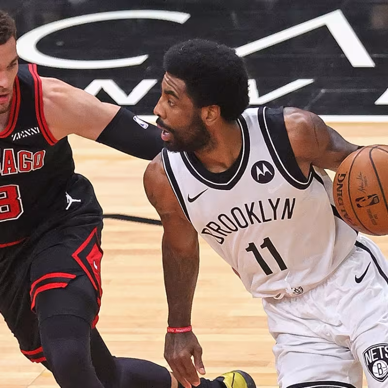 Kyrie Irving y Zach LaVine, próximos agentes libres de la NBA.