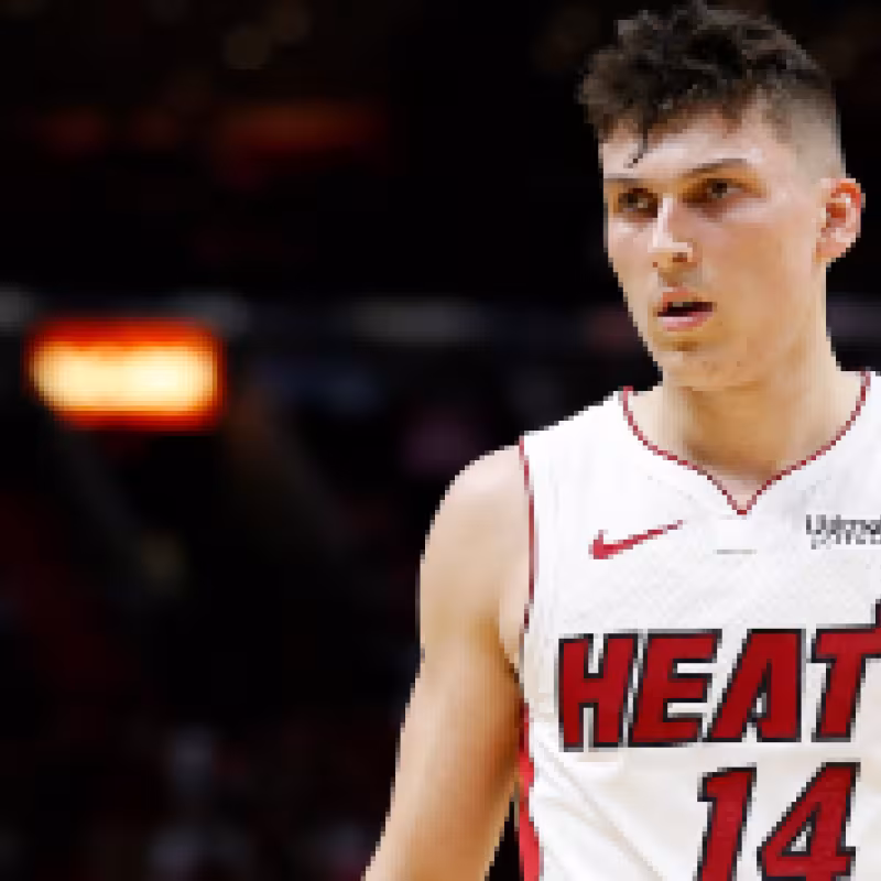 ¿Son los Miami Heat un equipo mucho más joven que Los Angeles Lakers?