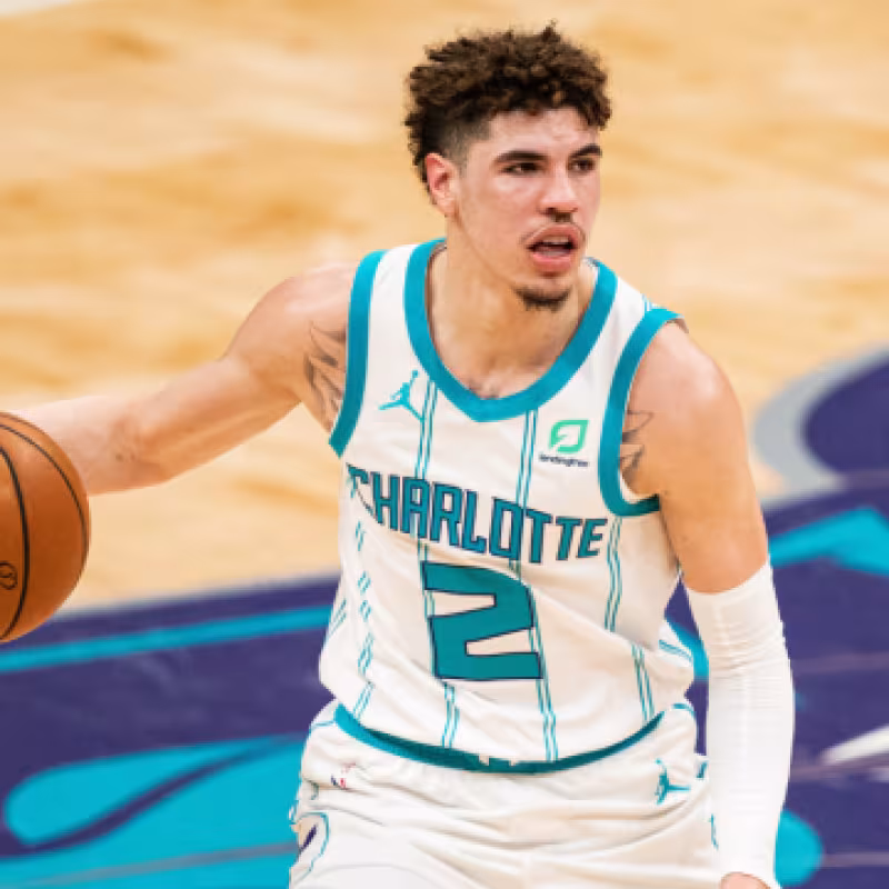 LaMelo Ball, estrella de Charlotte Hornets.
