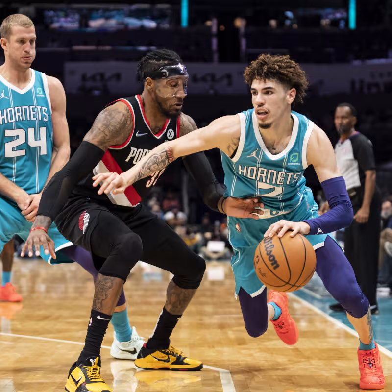 Charlotte Hornets va muy en serio y vence a Trail Blazers