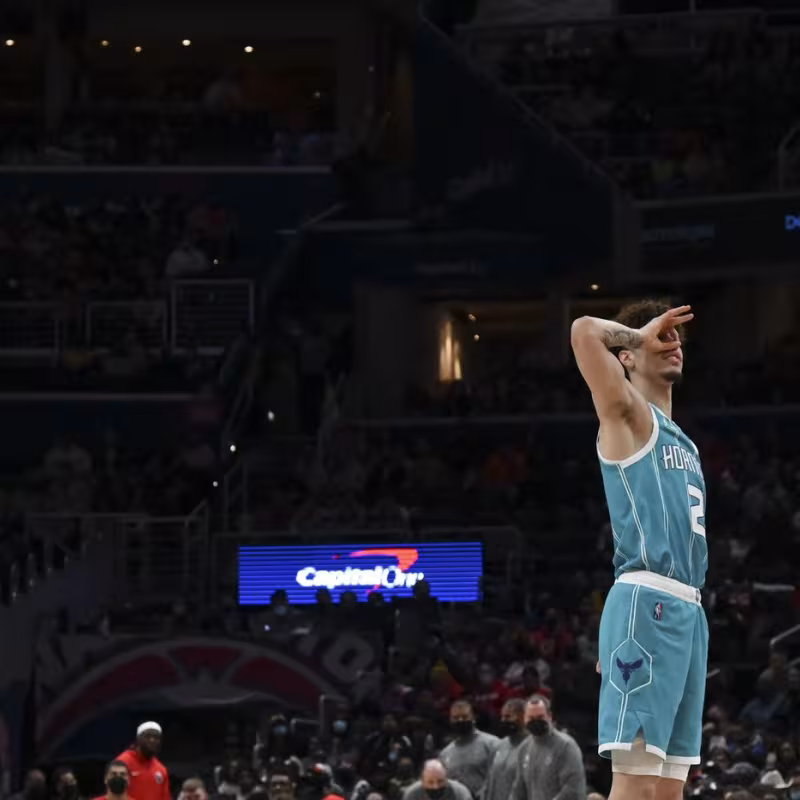 LaMelo Ball sigue desatado y hace soñar a Jordan y sus Charlotte Hornets