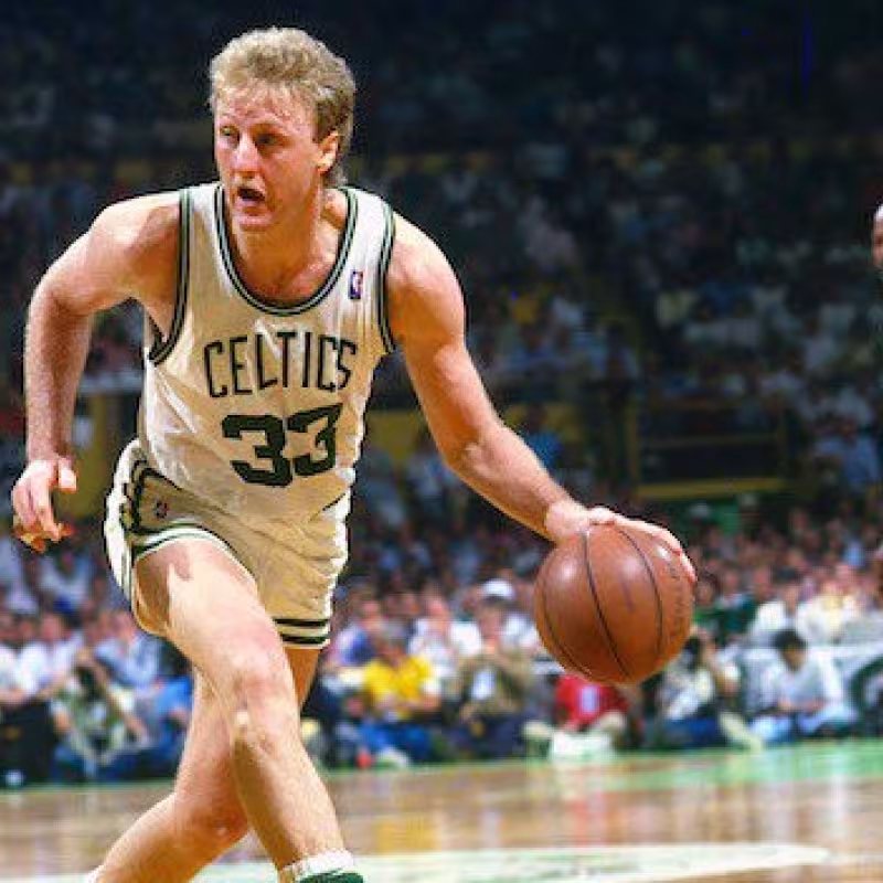 Repasa una de las jugadas más recordadas de la leyenda Larry Bird en su 62 cumpleaños