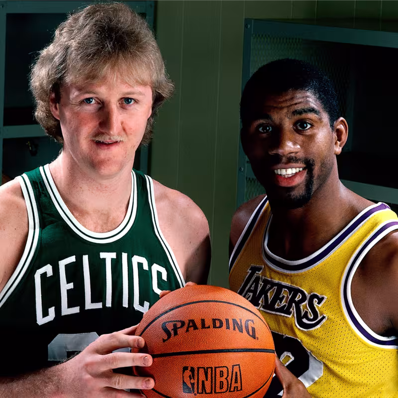 Larry Bird y Magic Johnson, estrellas de los ochenta en la NBA. 