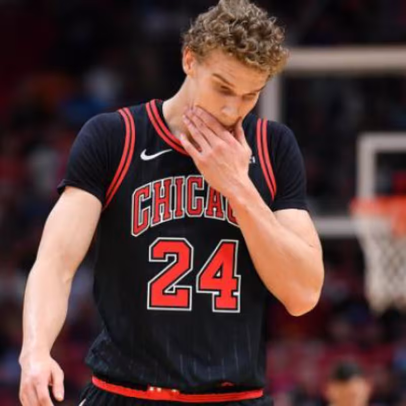 Lauri Markkanen, cabizbajo durante un encuentro con Chicago Bulls "Foto: Fansided"