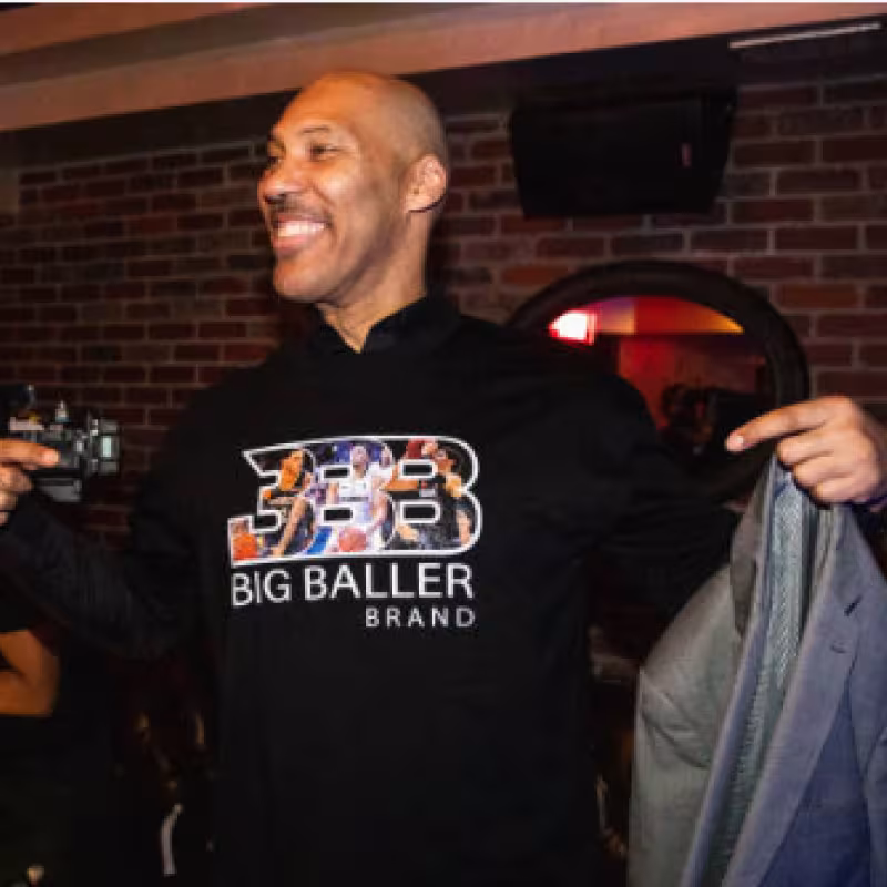 Lavar Ball vuelve a hacer de las suyas