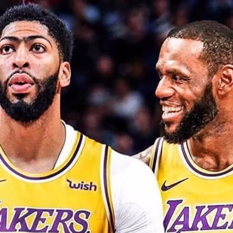 Anthony Davis y LeBron James en un Pelicans-Lakers de la pasada temporada.