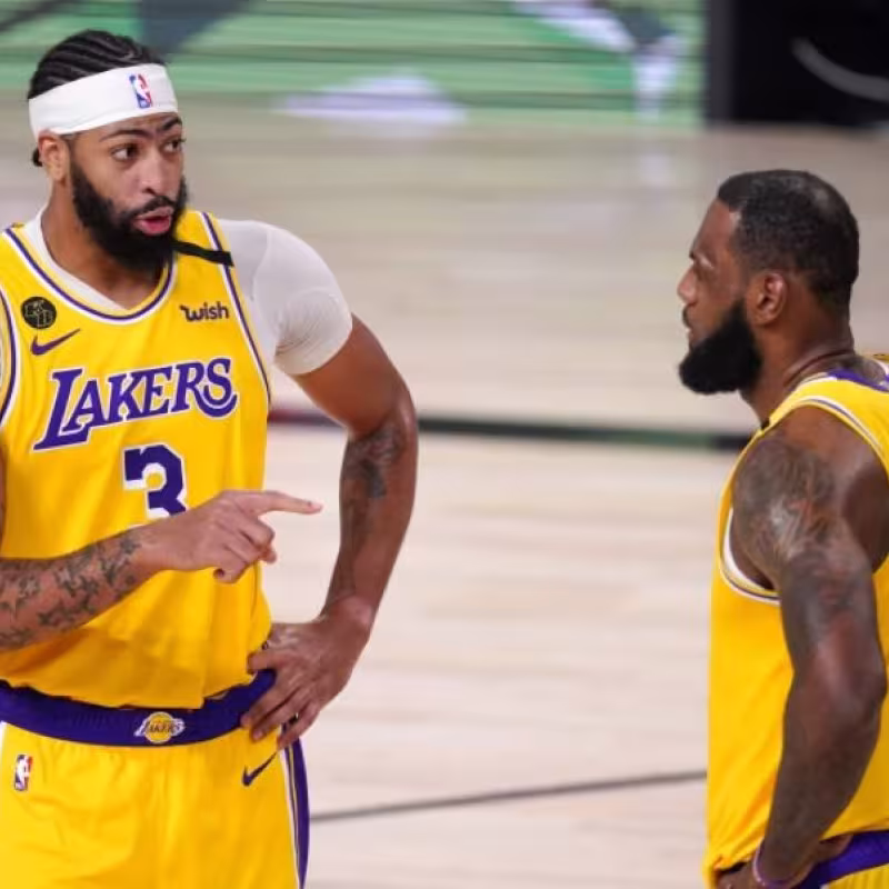 Anthony Davis y LeBron James, en un partido de Los Angeles Lakers.