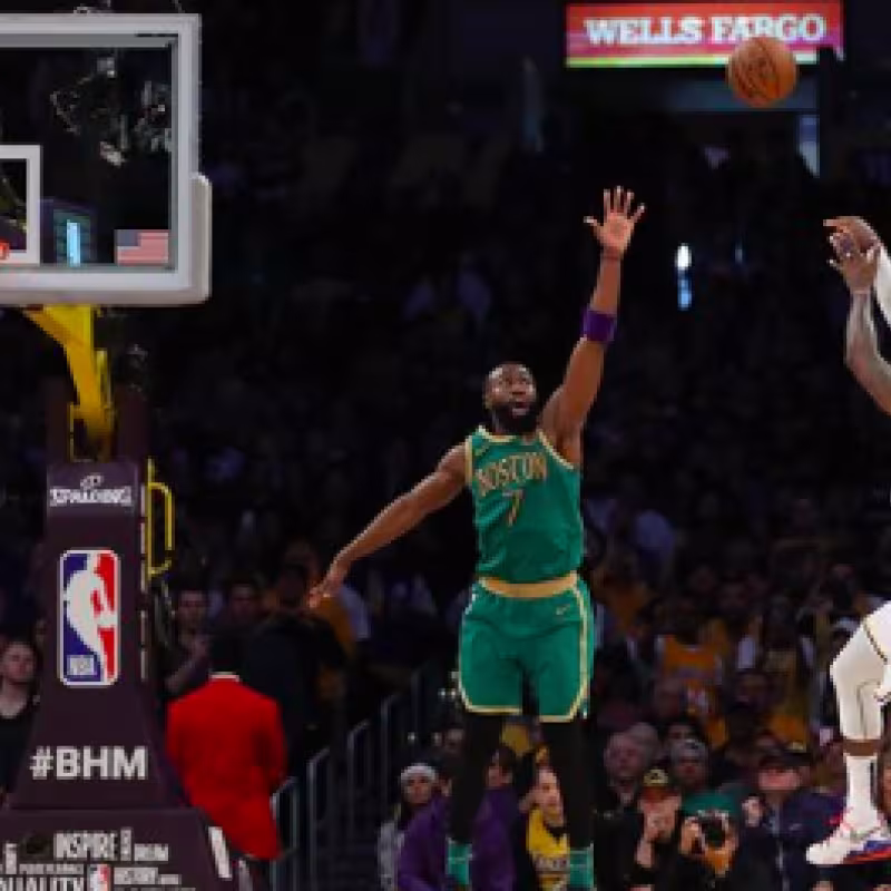 El tremendo canastón de LeBron James que decidió el triunfo de los Lakers ante los Celtics