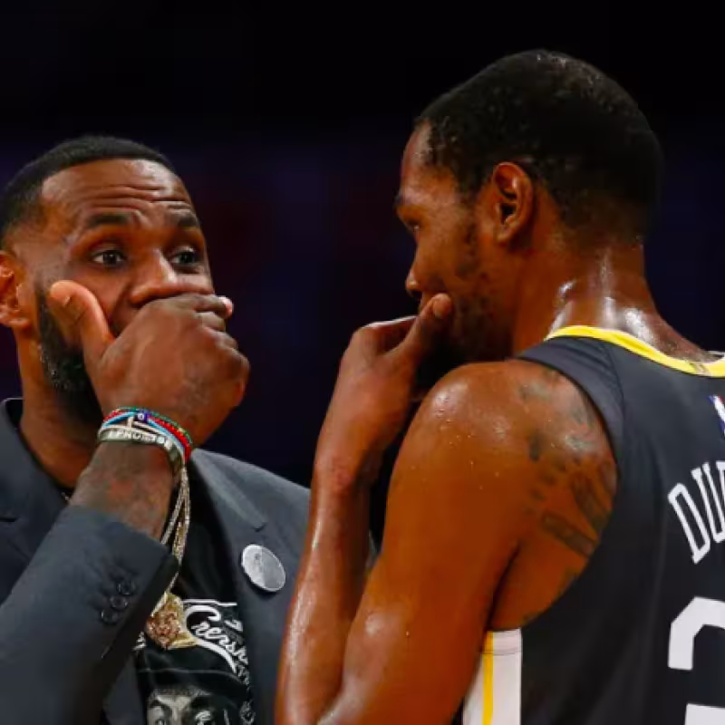 LeBron James y Kevin Durant, estrellas de la NBA.