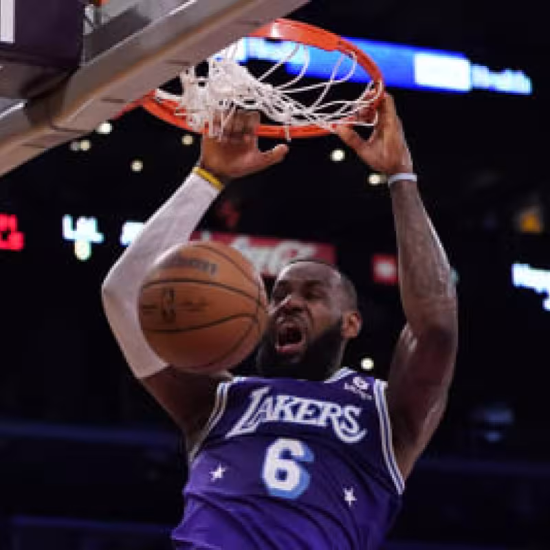 Lebron James encuentra aliados y los Lakers brillan ante los Hawks