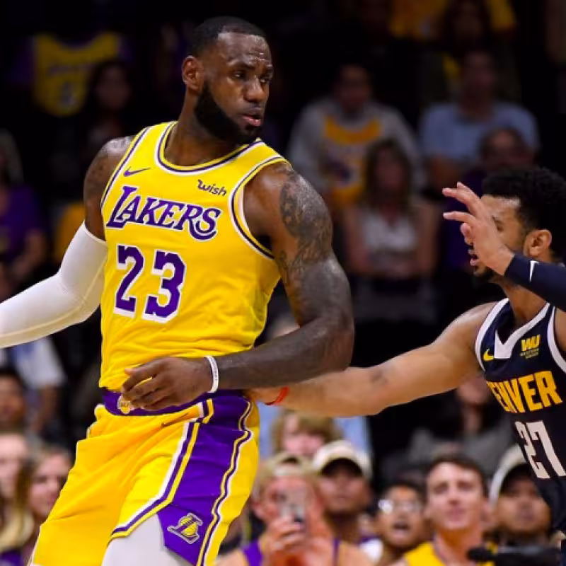 La primera canasta de LeBron James con Los Angeles Lakers