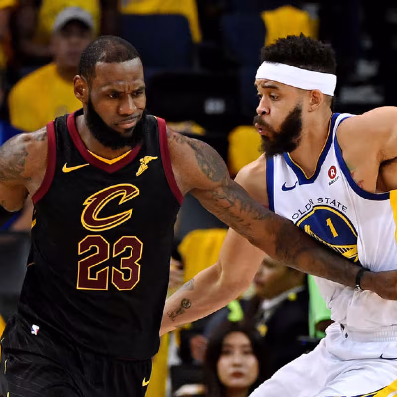 LeBron James y JaVale McGee, en las pasadas Finales de la NBA.