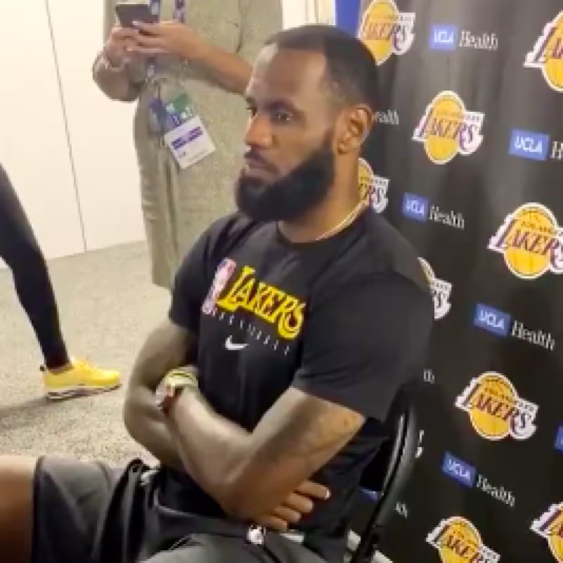 LeBron James, con la prensa tras el Lakers-Nuggets.