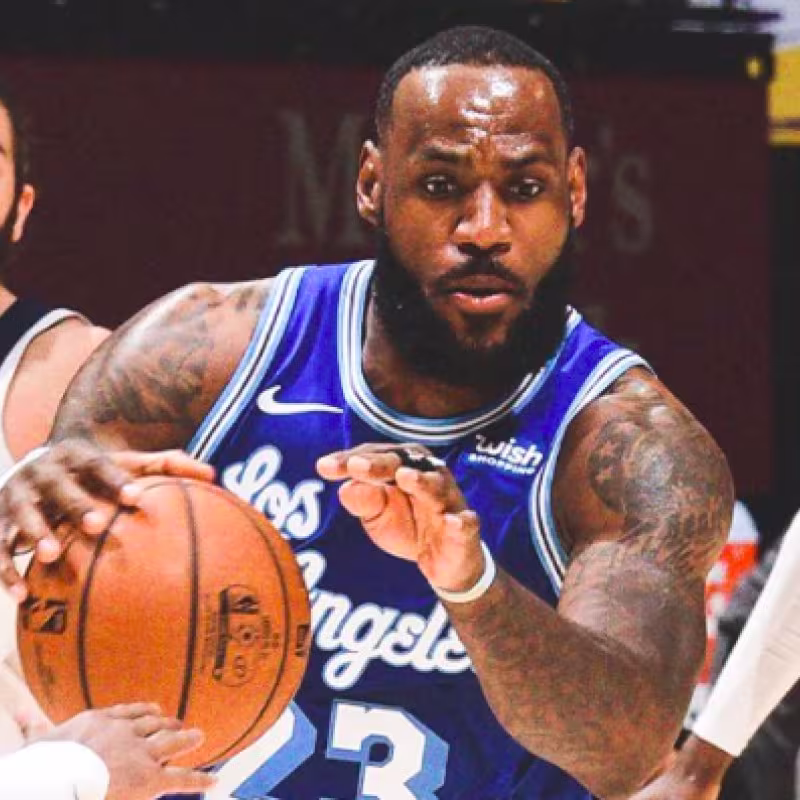 LeBron James, y Ricky Rubio, en el Lakers-Wolves.