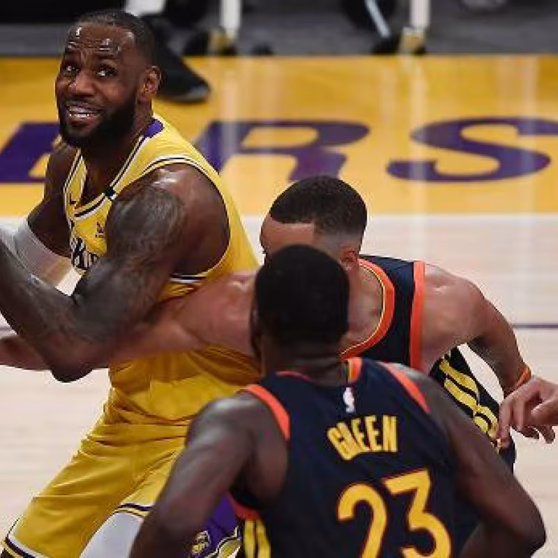 LeBron James vs. Stephen Curry en el primer Lakers-Warriors de la temporada.