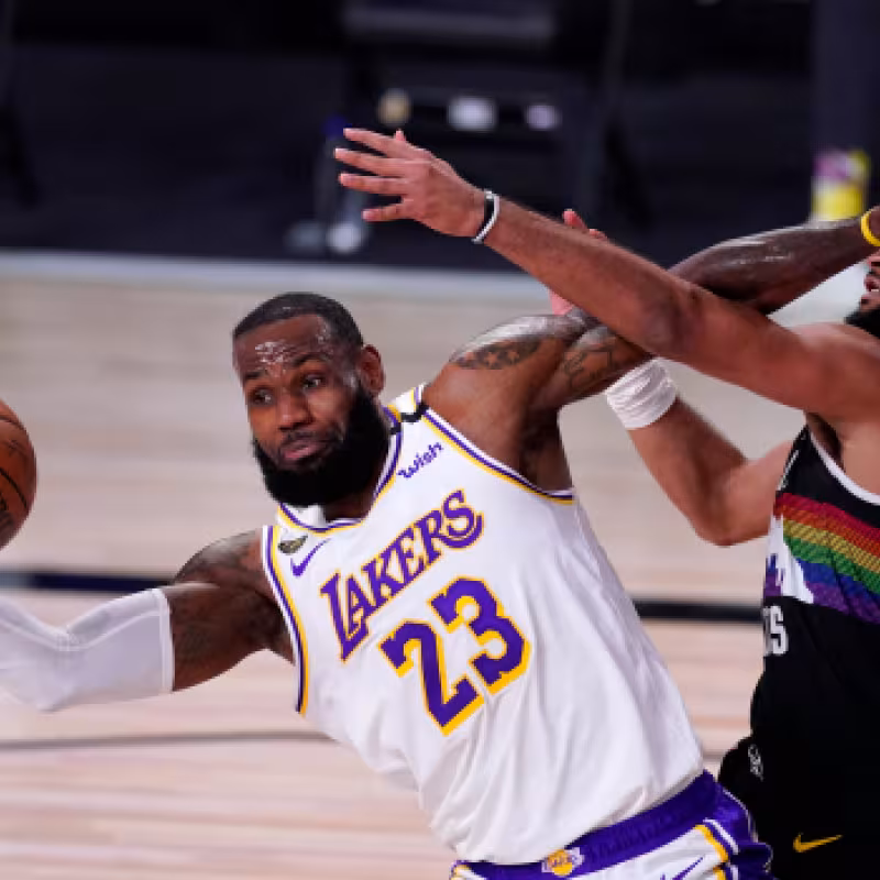 Lebron James acumula ya 26 triples-dobles en partidos de playoff