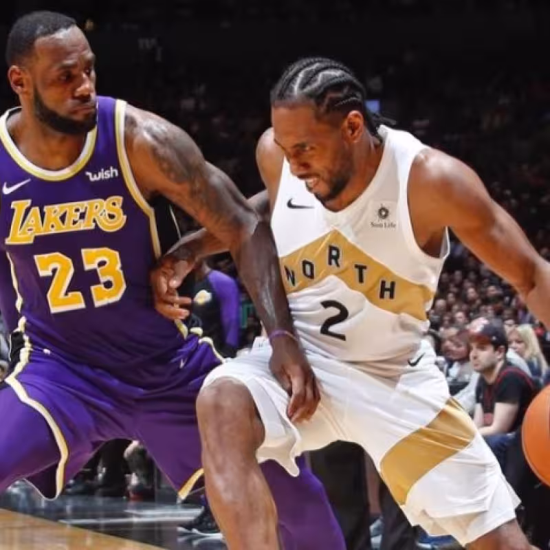 LeBron James y Kawhi Leonard, jugadores de la NBA.