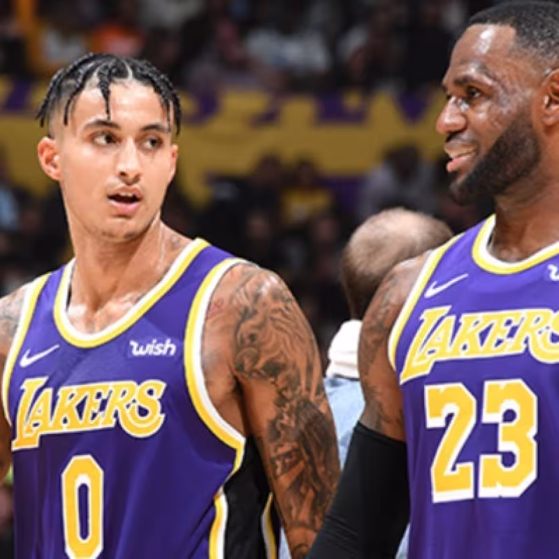 LeBron James y Kyle Kuzma, en un entreno de los Lakers.