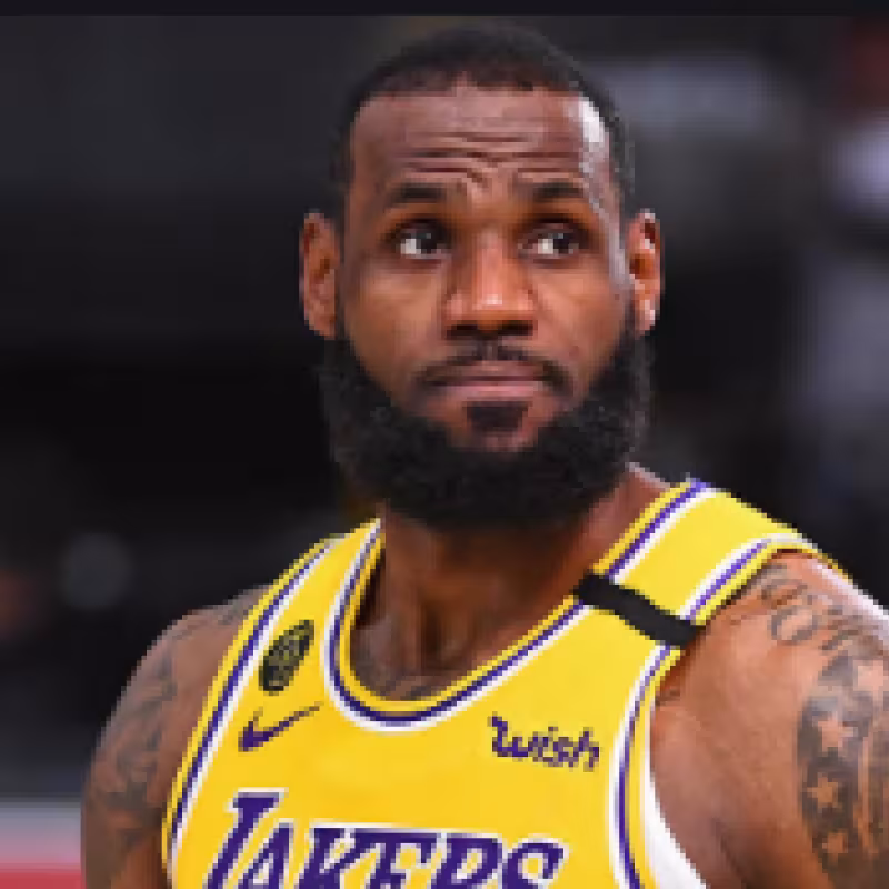 Tom Brady felicita a LeBron James: "¡Nada mal para un viejo!"