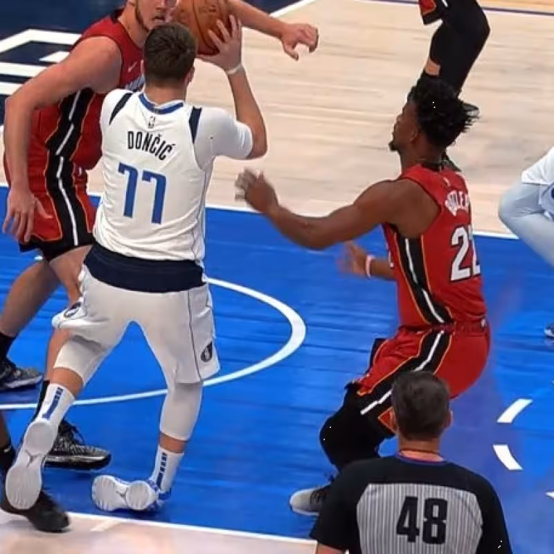 Luka Doncic se lesionó a los dos minutos de juego.