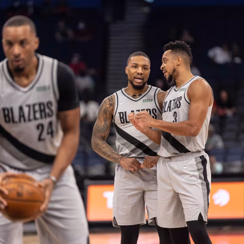 Los Blazers ganan en Toronto al ritmo que imponen Lillard y McCollum