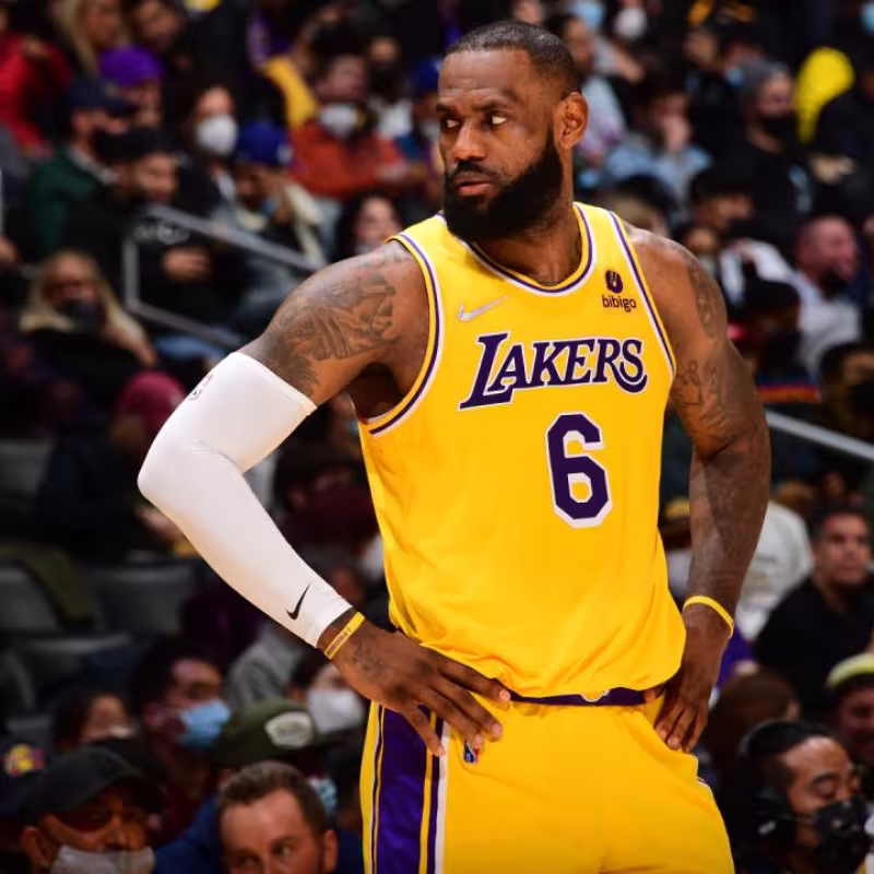 Los Angeles Lakers, enfado Lebron James. Foto: gettyimages