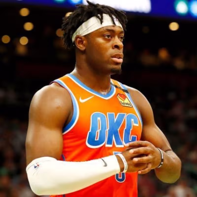 Luguentz Dort en un partido de Oklahoma City Thunder.